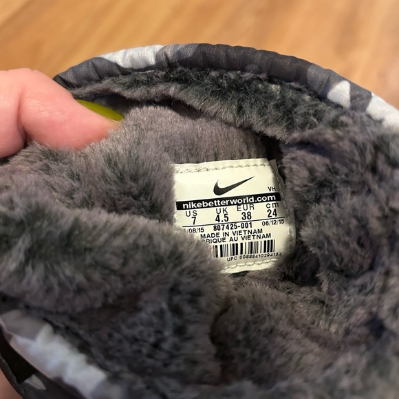 Nike Black and Gray Winter Snow Boots with Camouflage Pattern W 7 - Picture 5 of 5